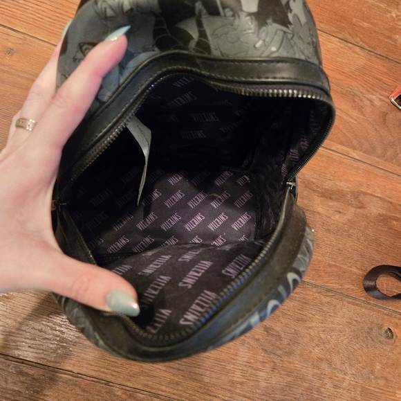 Disney Villains Loungfly Mini Backpack - Picture 6 of 6